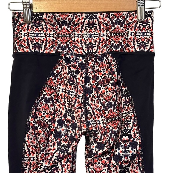 Athleta Salutation Chatarunga Colorblock Cropped Capri Legging XS #227943-01 - Picture 5 of 13